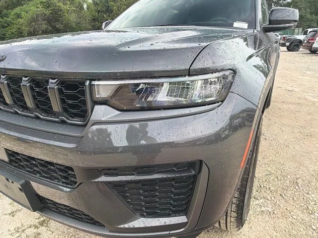New 2026 Baltic Gray Metallic Clear-Coat Exterior Paint Jeep Altitude image 9