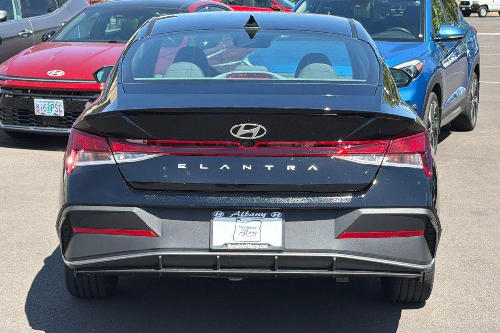 New 2026 Black Hyundai SEL Sport image 5
