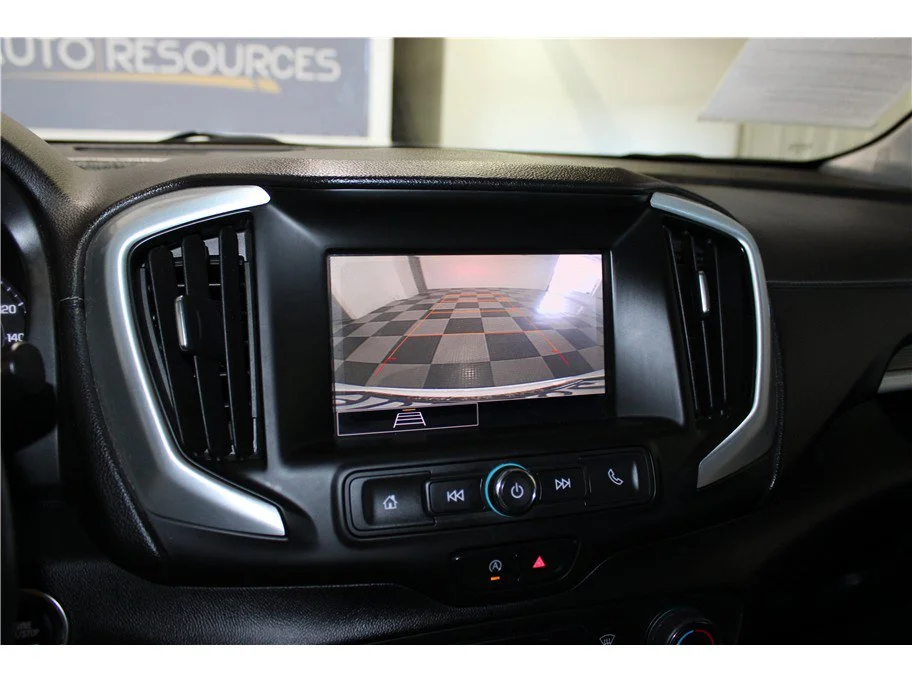 Used 2022 Summit White GMC SLE image 33