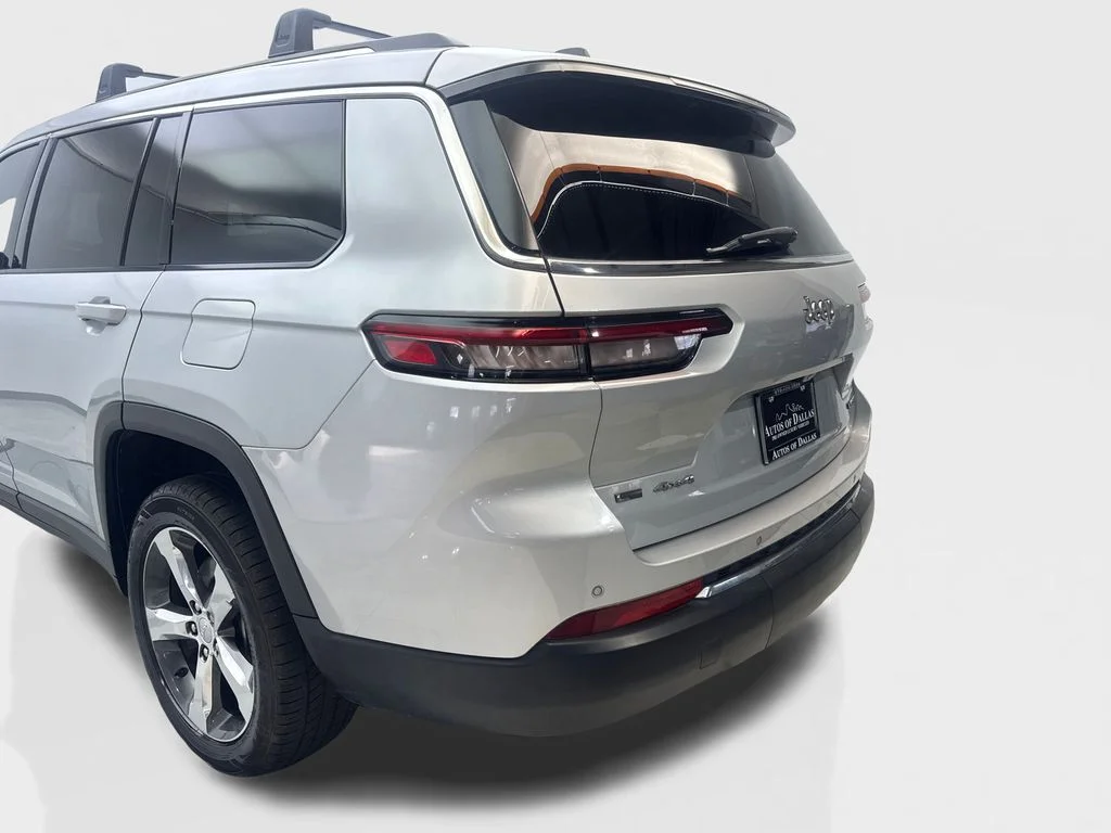Used 2022 Silver Jeep Limited image 19