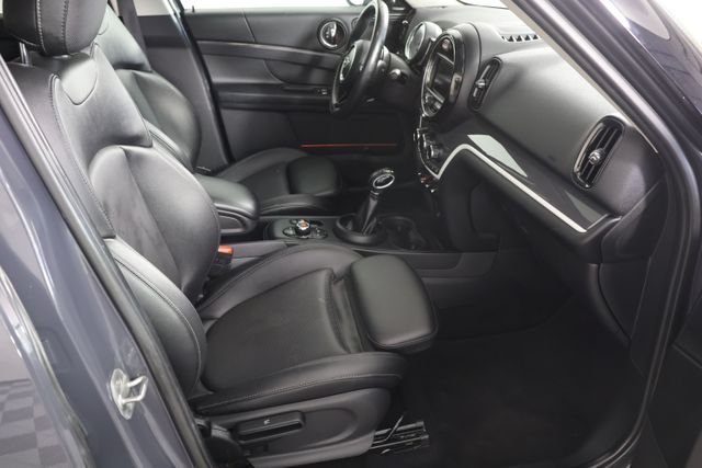 Used 2018 Gray MINI Base image 23