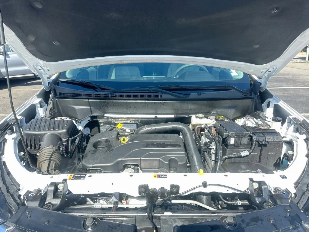 Used 2024 White Chevrolet LS image 27