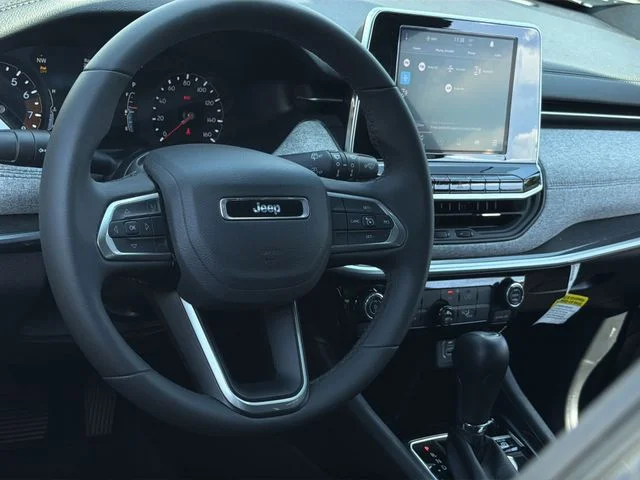 Used 2025 Silver Jeep Latitude image 18