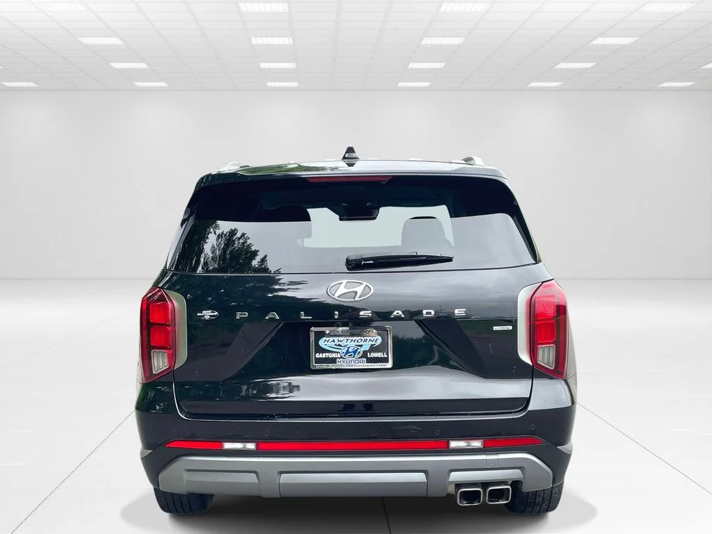 Used 2025 Black Hyundai SEL image 5