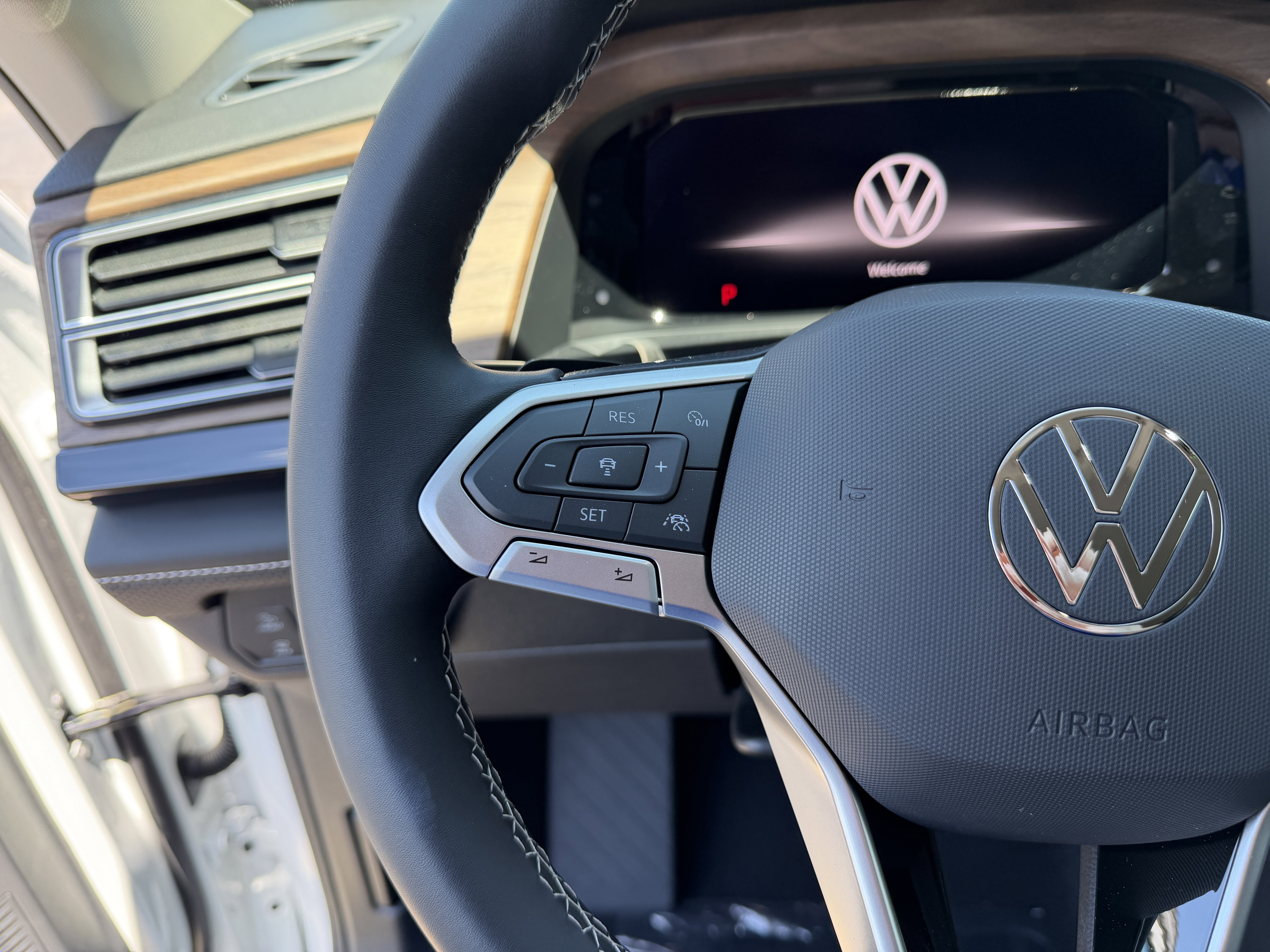 New 2026 Opal White Pearl Volkswagen 2.0T SE w/Technology image 16