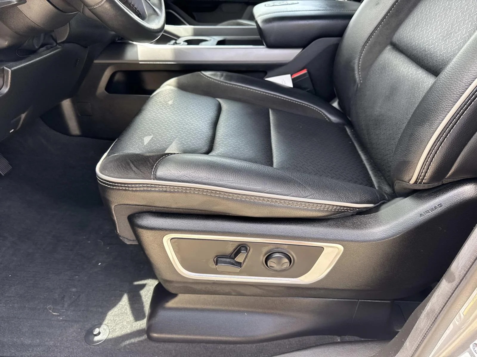 Used 2023 Billet Silver Metallic Clearcoat Ram Laramie image 16
