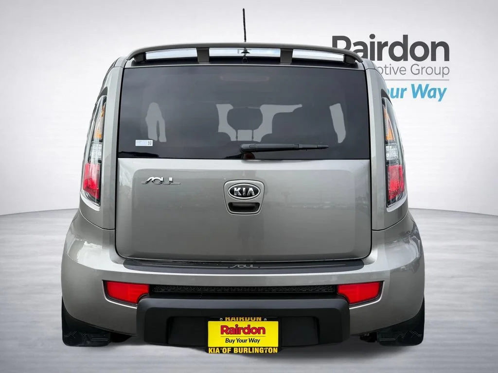 Used 2011 Titanium Kia + image 6