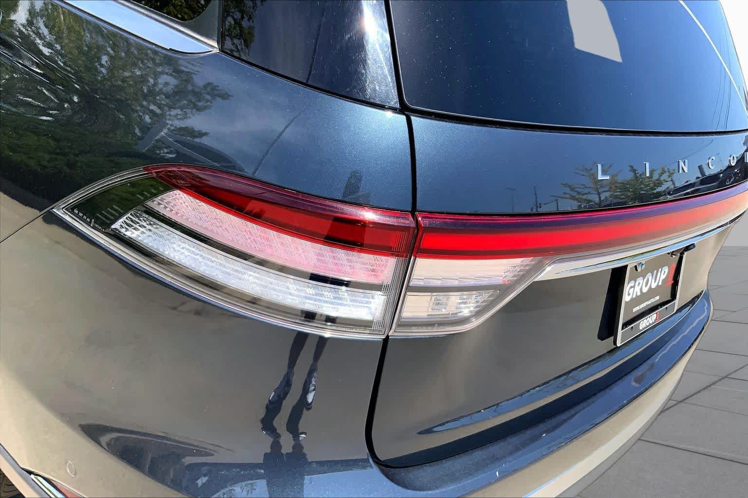Used 2022 Flight Blue Metallic Clearcoat Lincoln Reserve image 27