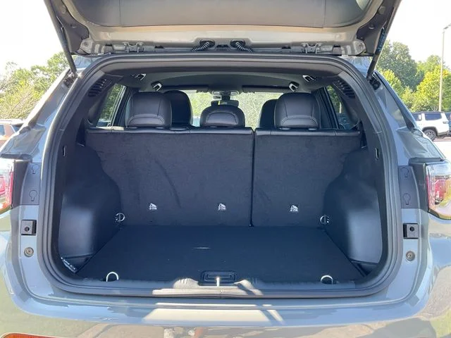 New 2026 Sting-Gray Clearcoat Jeep Latitude image 26