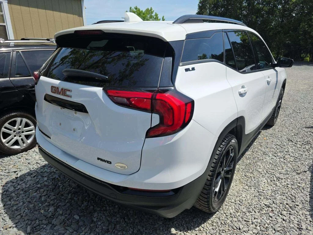 Used 2021 White GMC SLE image 8