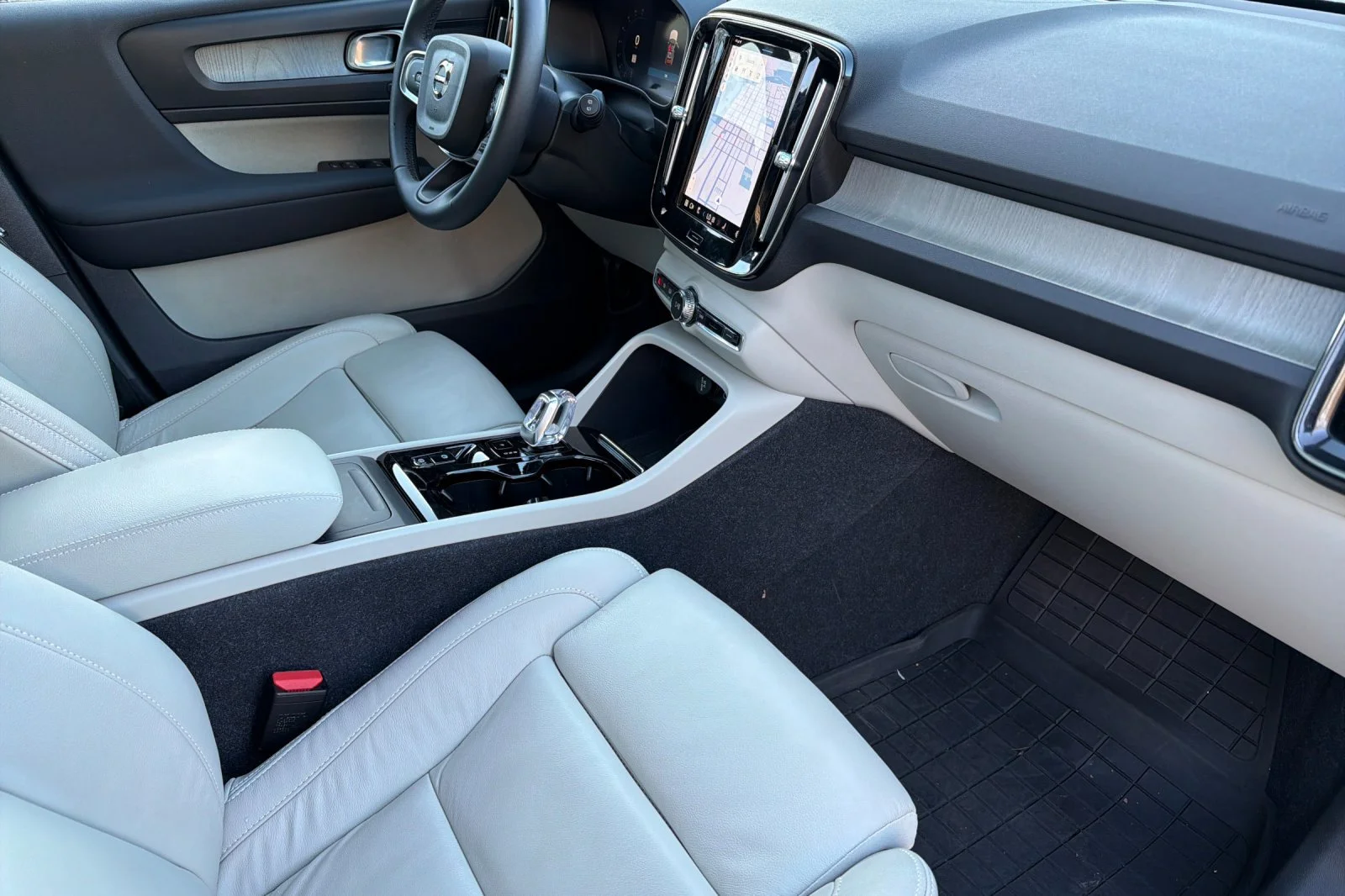 Used 2023 ONYX BLACK Volvo Plus Dark Theme image 15