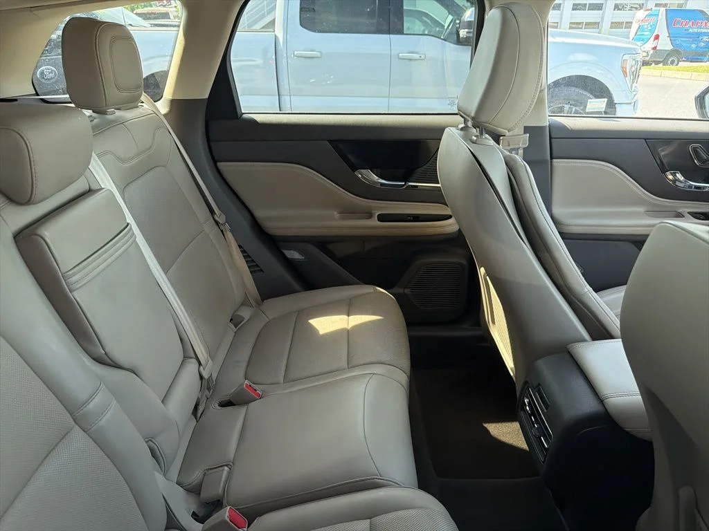 Used 2022 Blue Metallic Lincoln Standard image 15