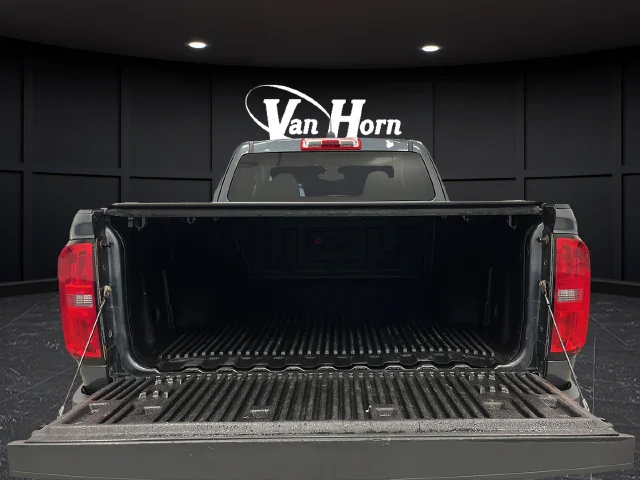 Used 2015 Cyber Gray Metallic Chevrolet LT image 25