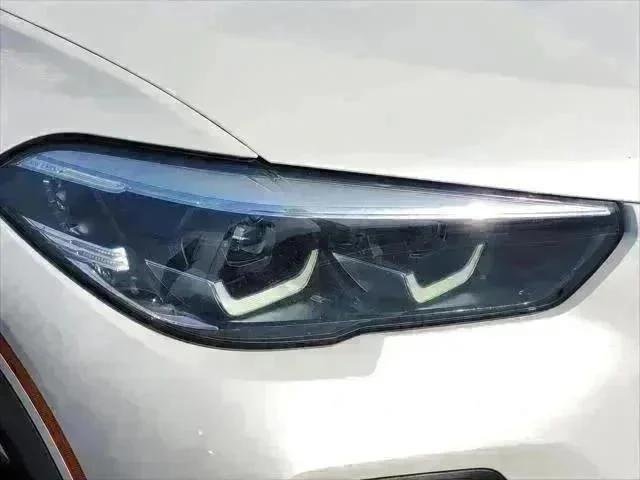 Certified Used 2019 White BMW xDrive40i image 11