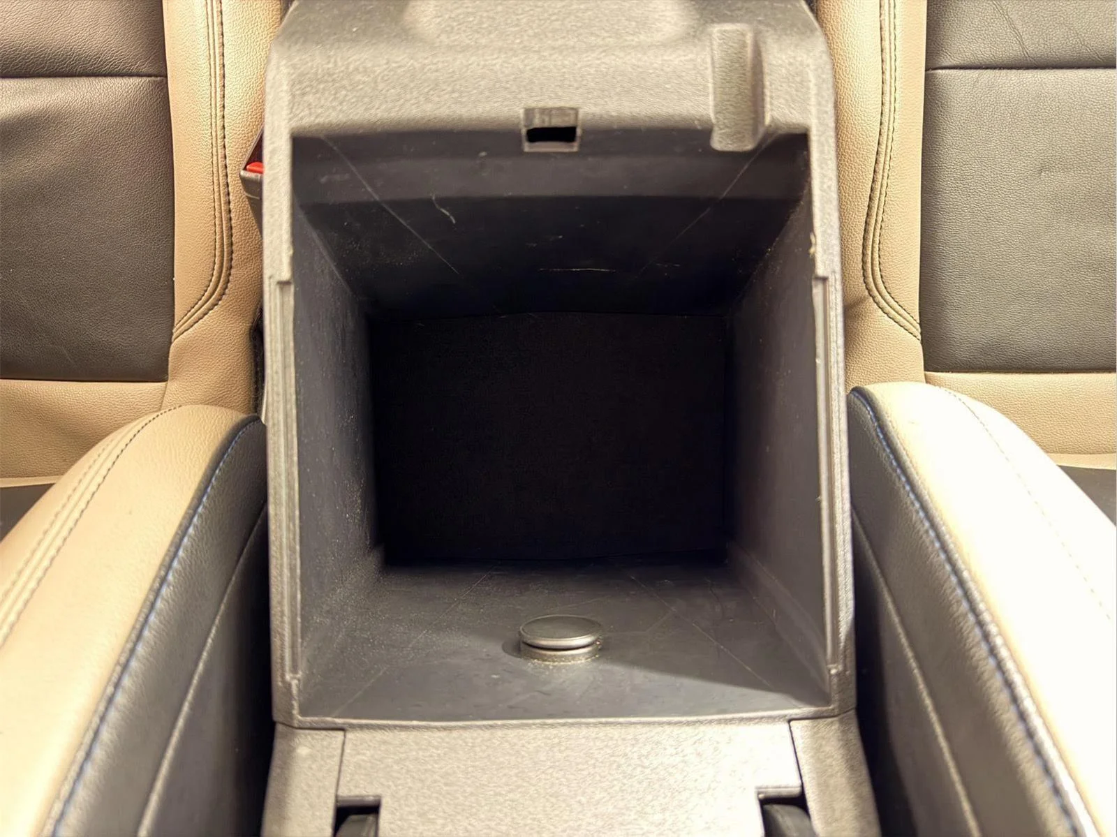 Used 2023 Oxford White Ford Wildtrak Advanced image 30