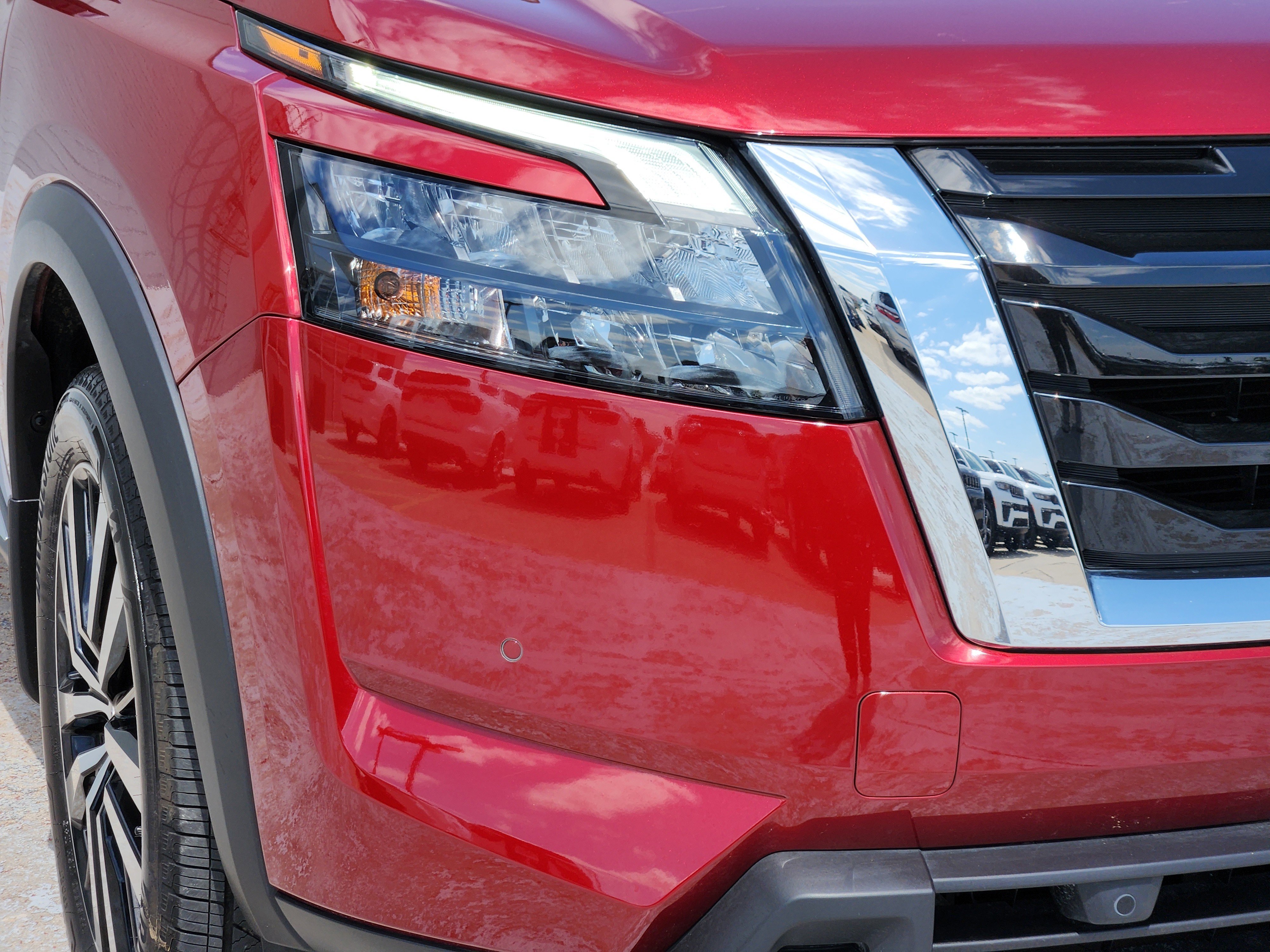 Used 2025 Scarlet Ember Tintcoat/Super Black Nissan Platinum image 10