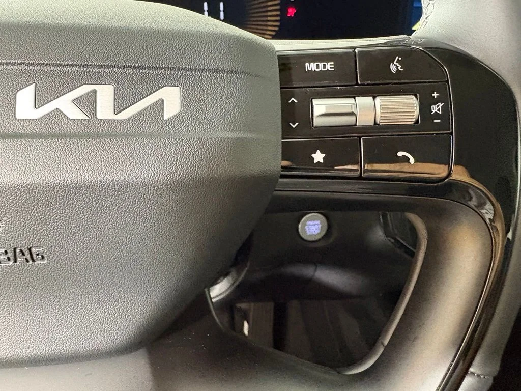 New 2026 Glacial White Pearl Kia LX image 25