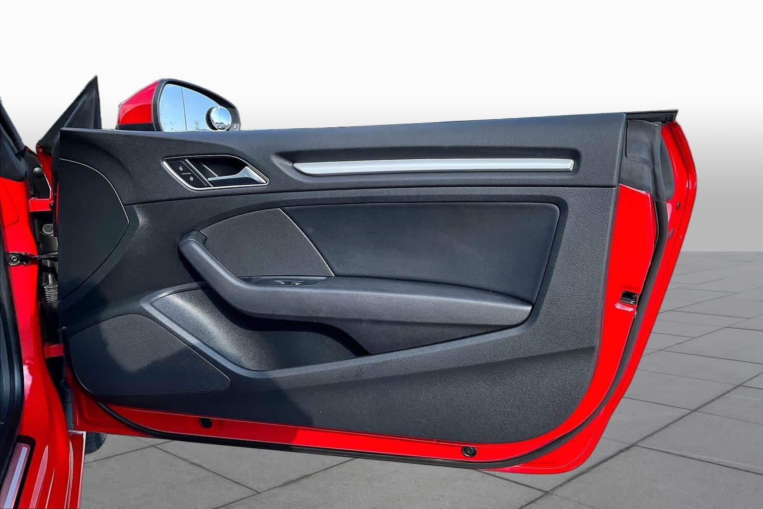Used 2018 Tango Red Metallic/Black Roof Audi Premium image 21