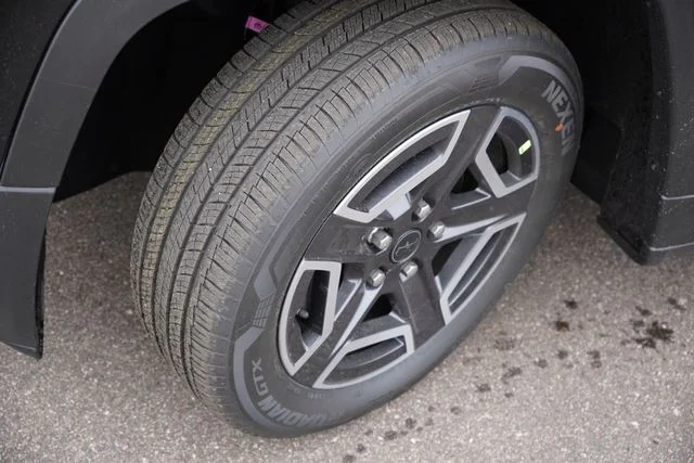 New 2026 Diamond Black Crystal Pearlcoat Jeep Limited image 9