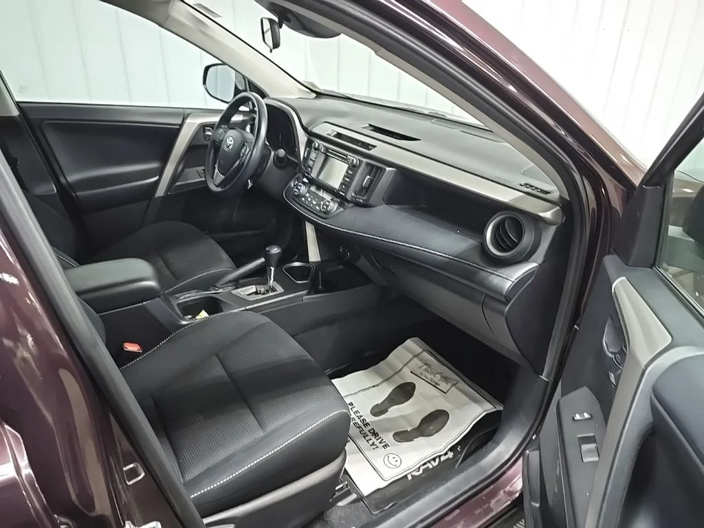 Used 2018 Black Toyota XLE image 16