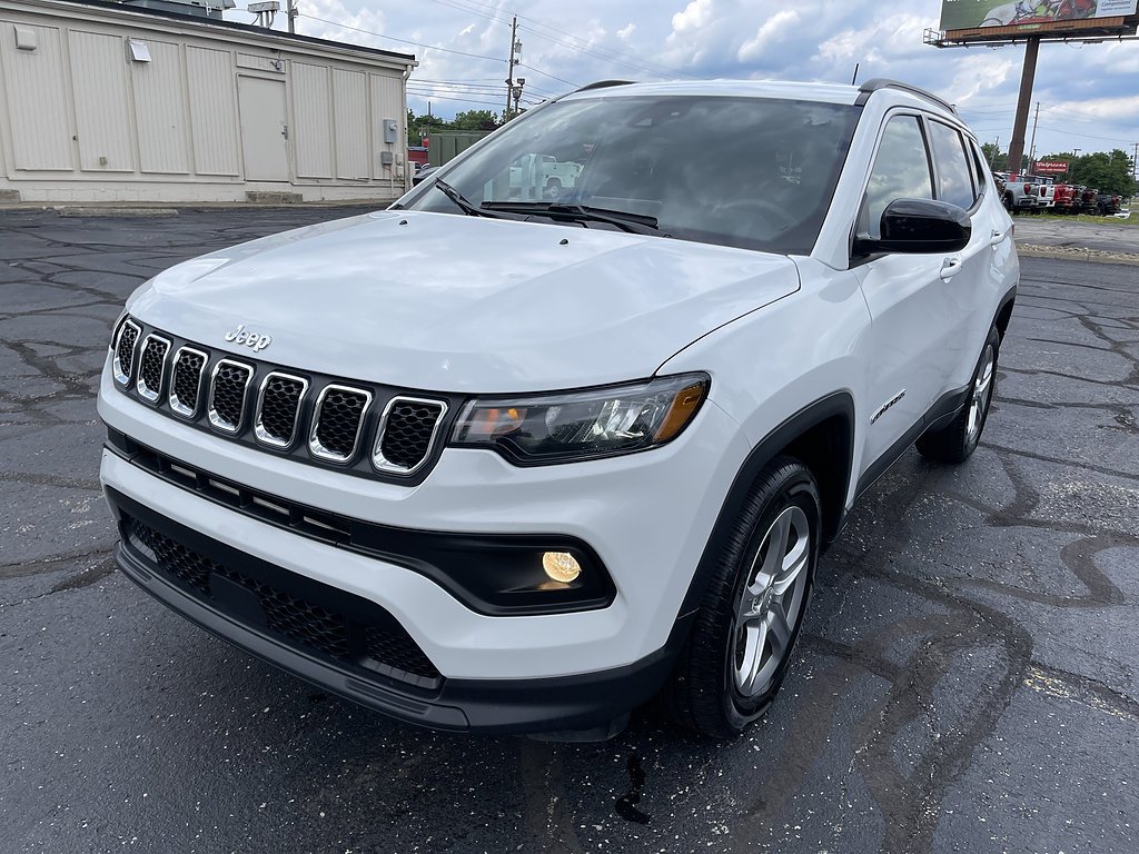 Used 2024 Bright White Clearcoat Jeep Latitude image 4