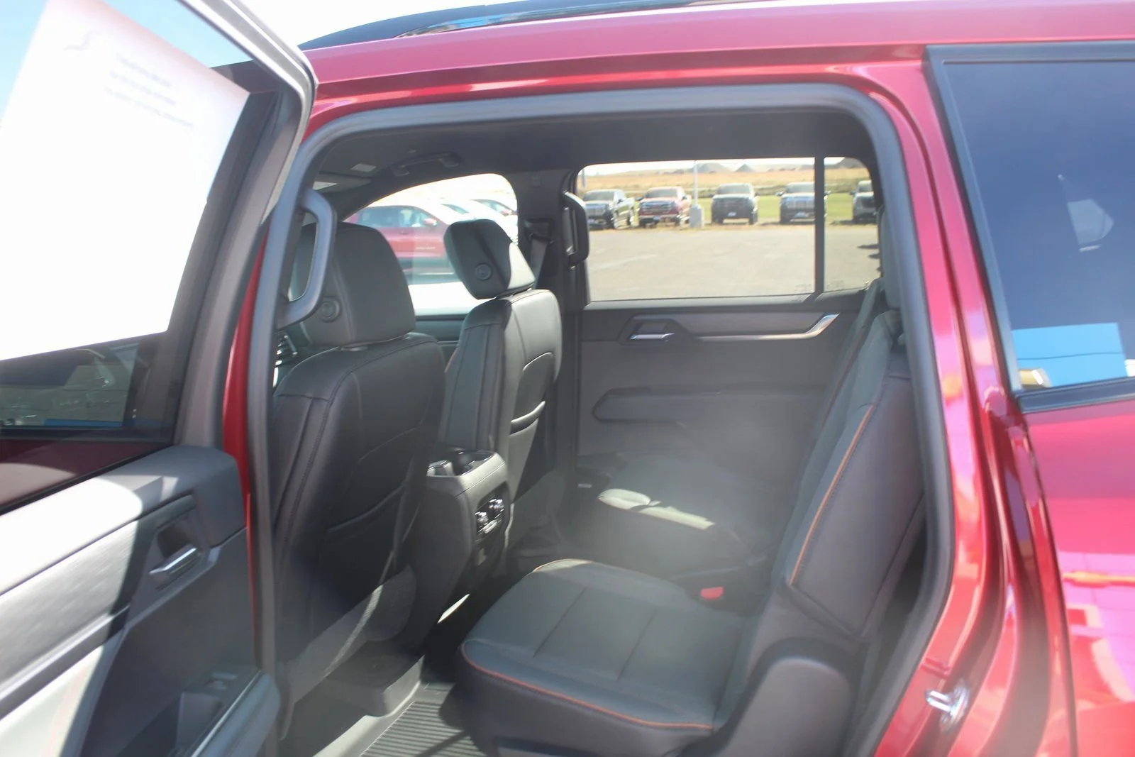 2026 GMC Acadia AT4 - Photo 9