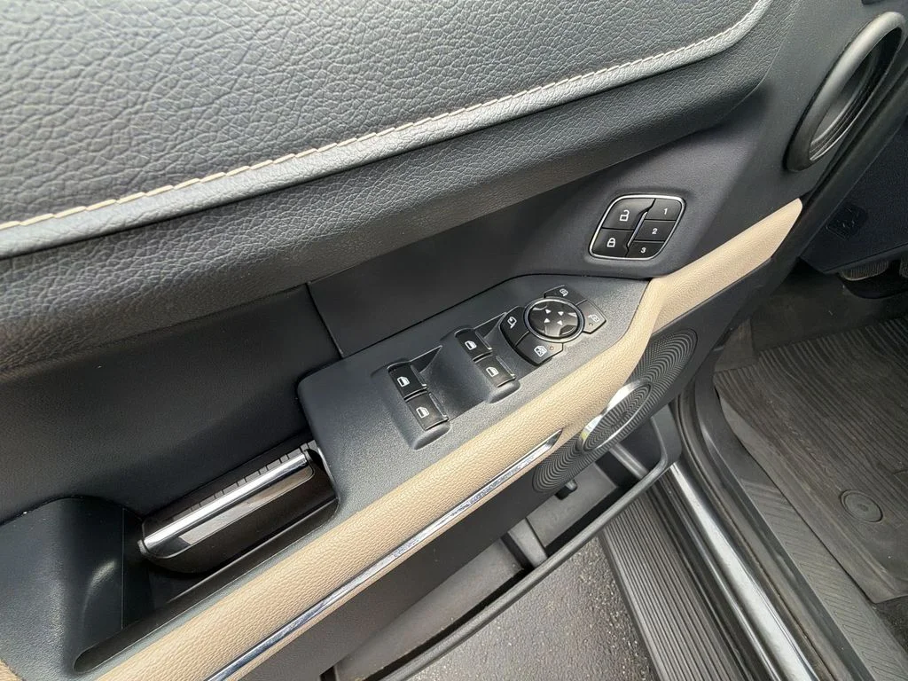 Used 2024 Gray Ford XLT image 19