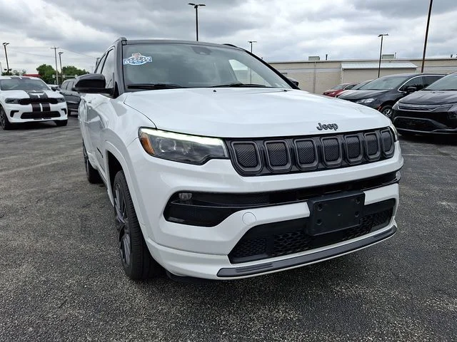 Used 2022 White Jeep Limited image 2