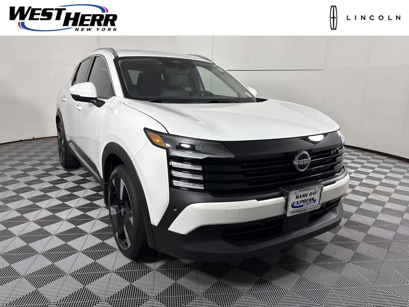 Used 2025 Aspen White Tricoat Nissan SR image 1