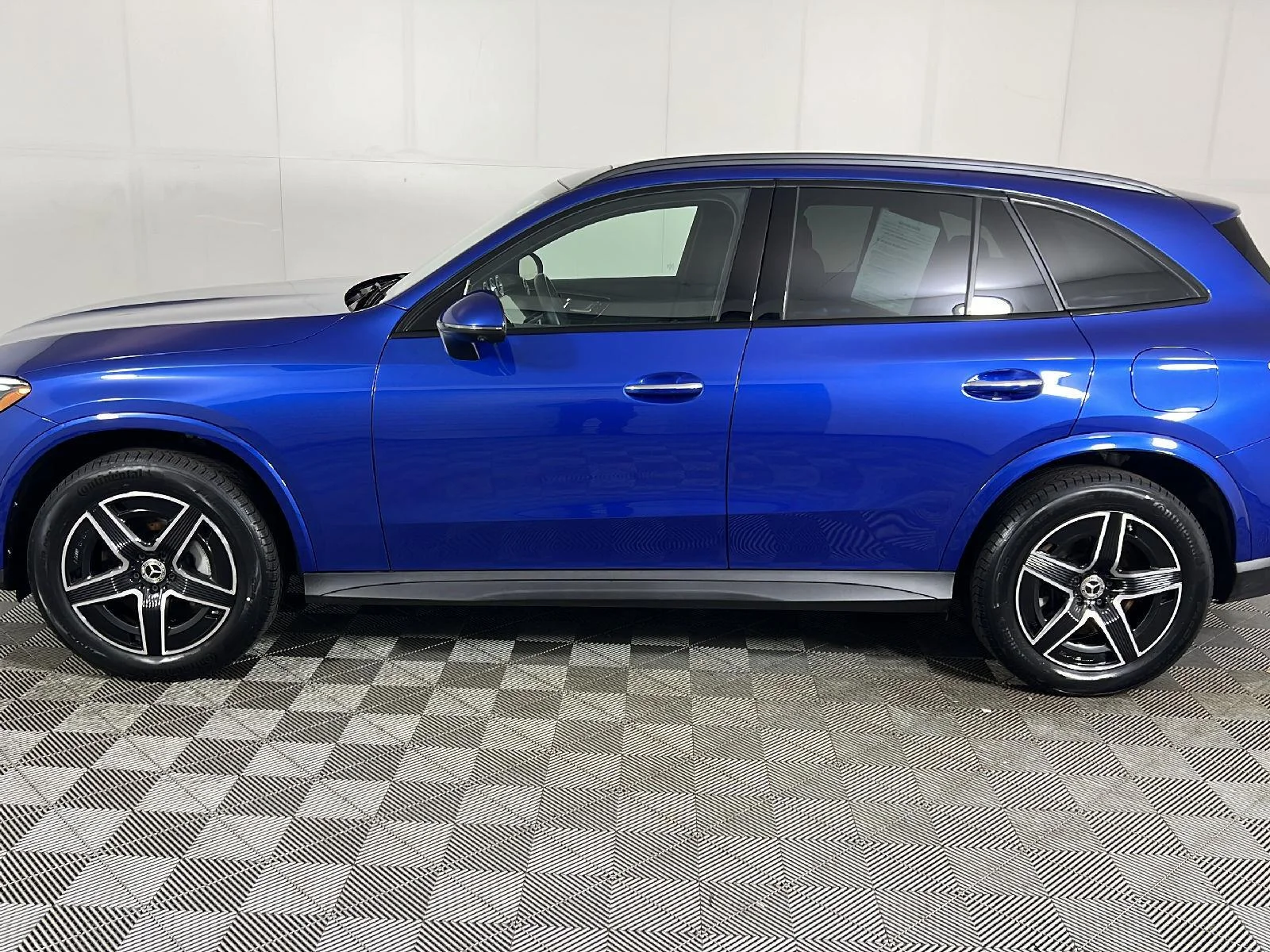 Used 2025 Starling Blue Metallic Mercedes-Benz GLC 350e image 27