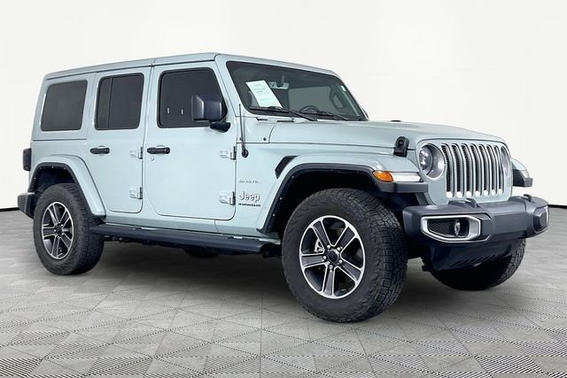 Used 2023 Gray Jeep Sahara image 3