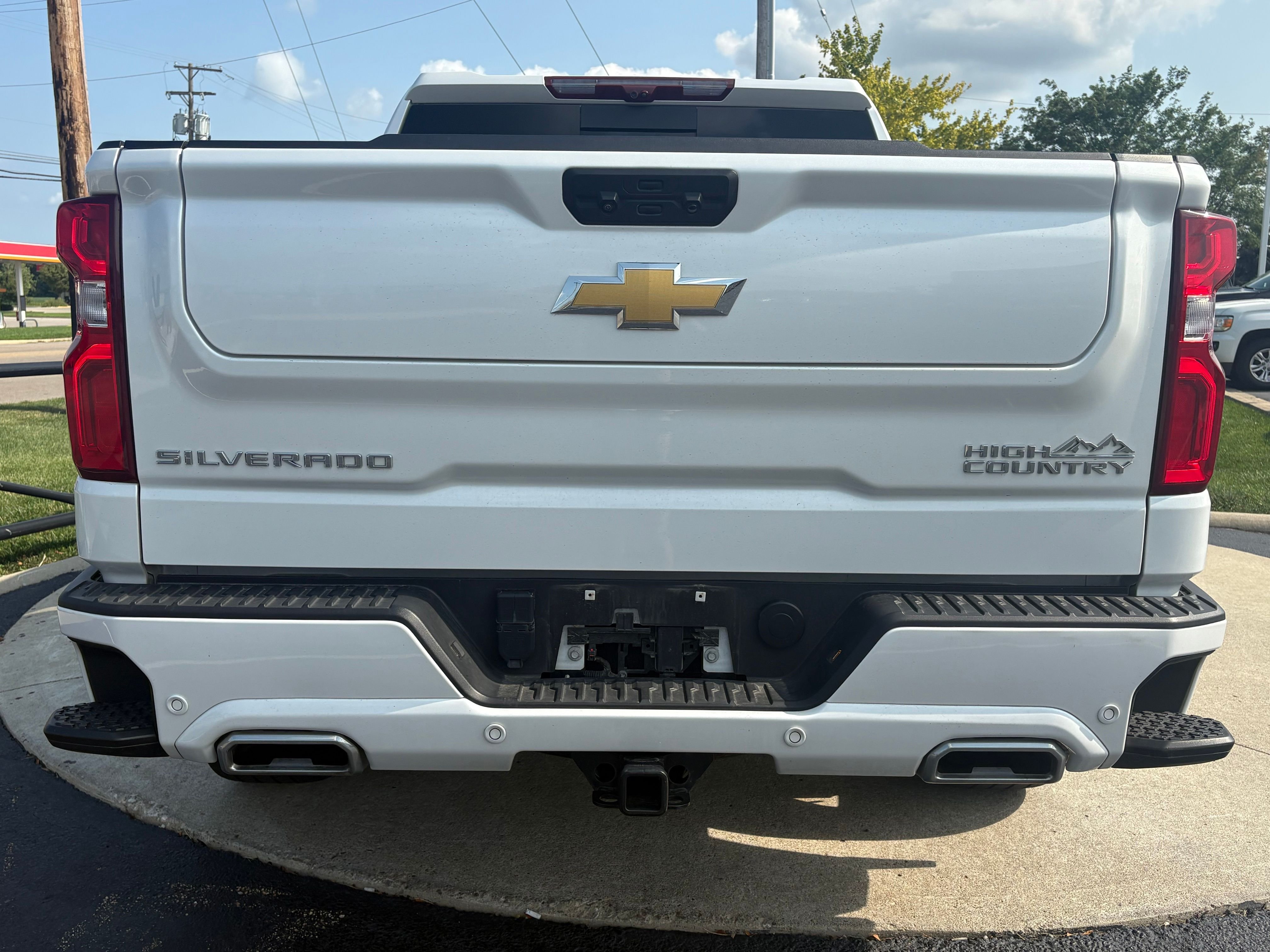 Used 2023 Iridescent Pearl Tricoat Chevrolet High Country image 6