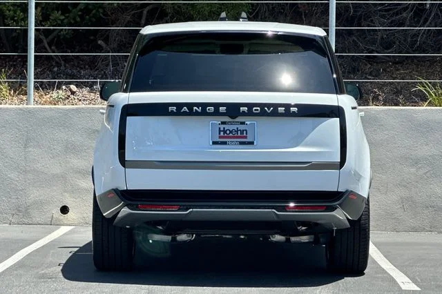 New 2026 Fuji White Land Rover SE image 4