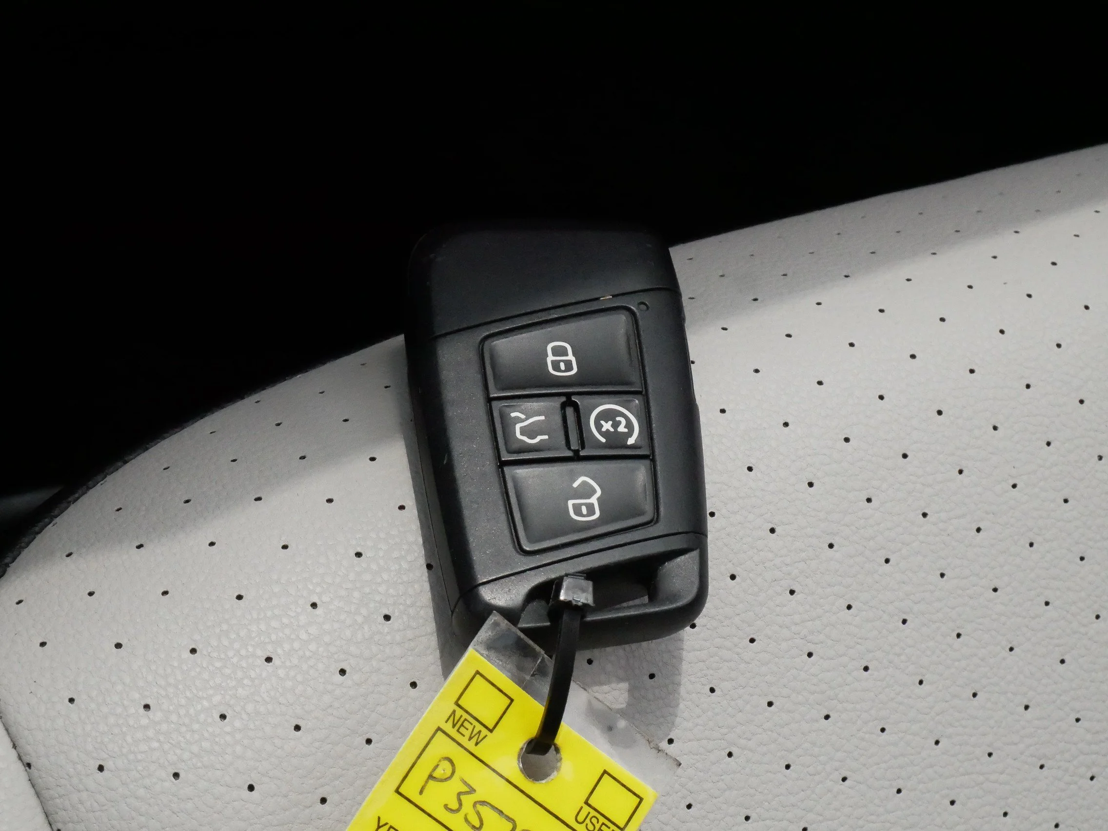Used 2019 Deep Black Pearl Volkswagen R-Line image 31