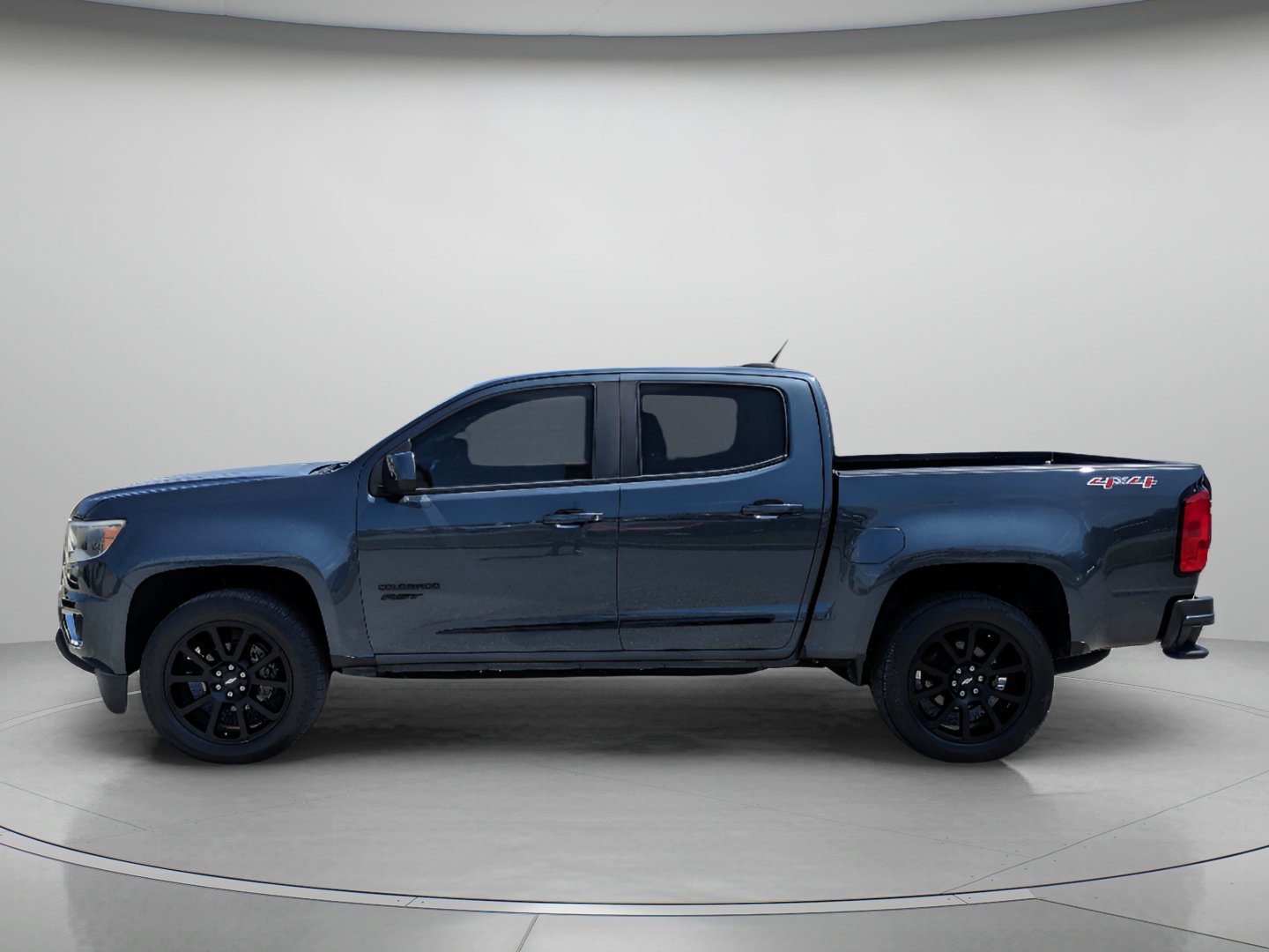 Used 2019 Shadow Gray Metallic Chevrolet 4WD LT image 3