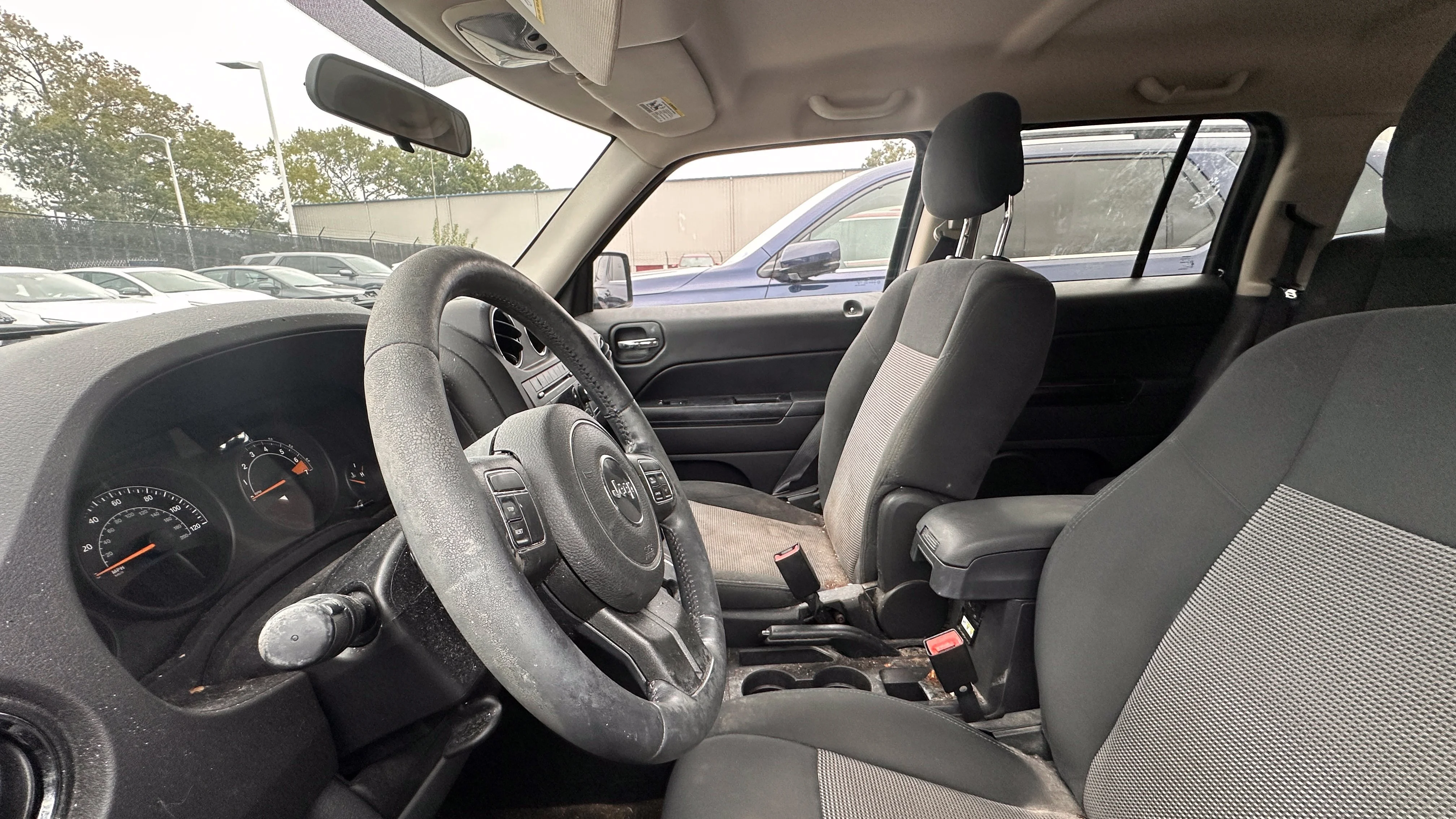 Used 2014 Blue Jeep Latitude image 4