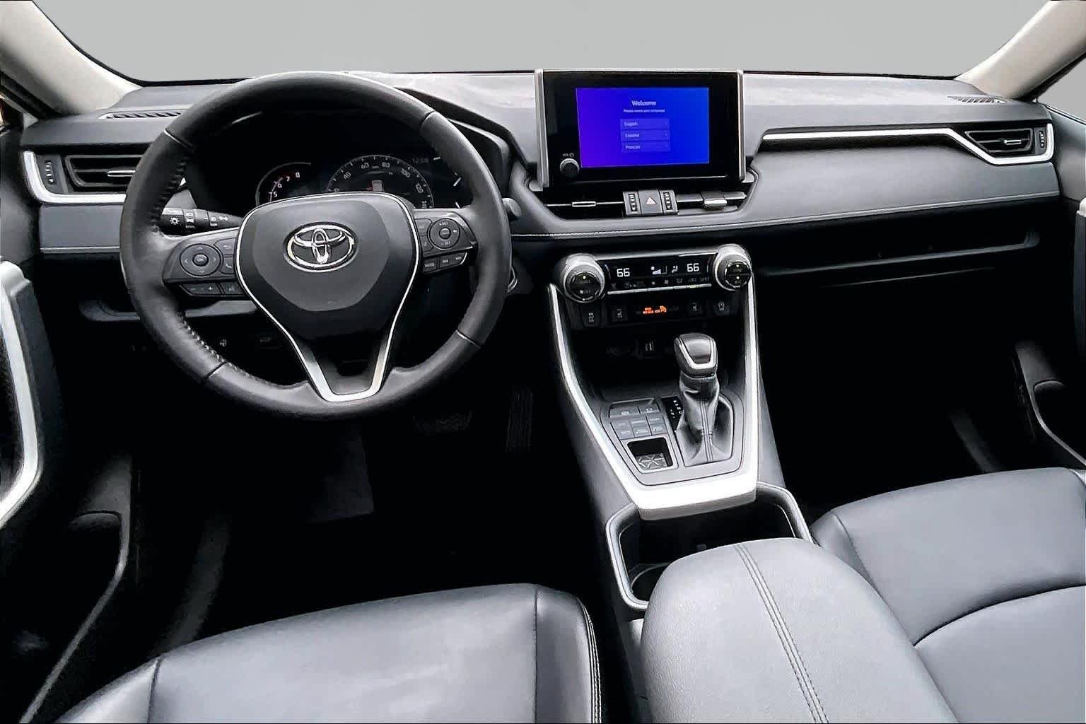 Used 2025 Wind Chill Pearl Toyota XLE Premium image 15