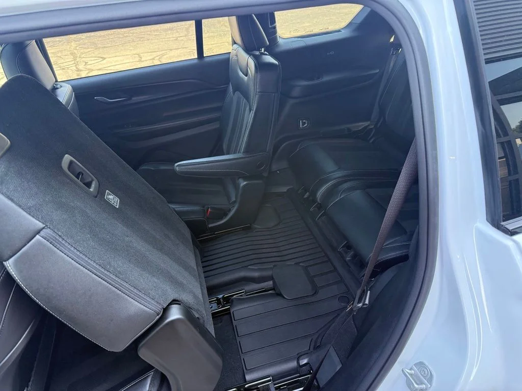 Used 2023 White Jeep Altitude image 17