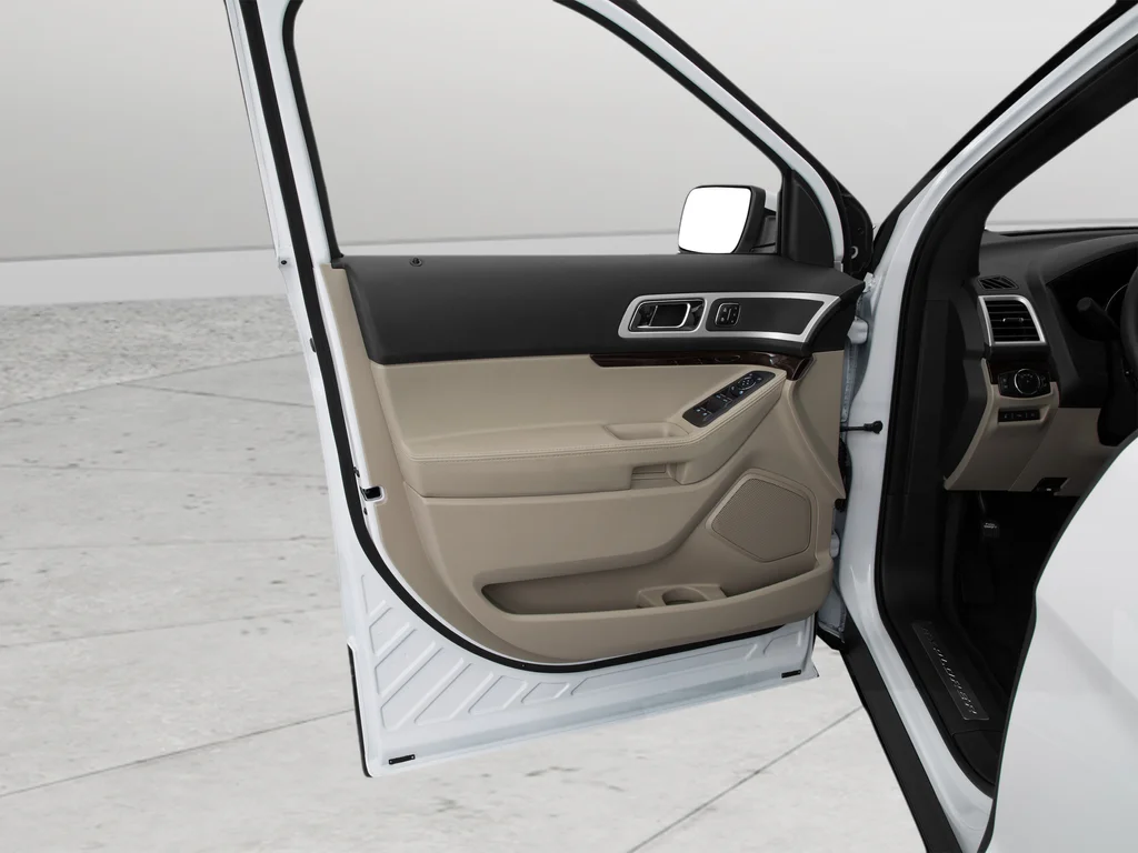 Used 2015 White Ford Limited image 12