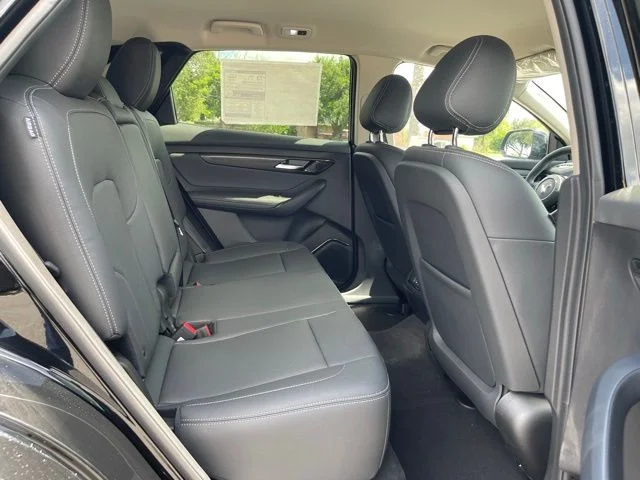 2025 VinFast VF 8 Eco - Photo 19