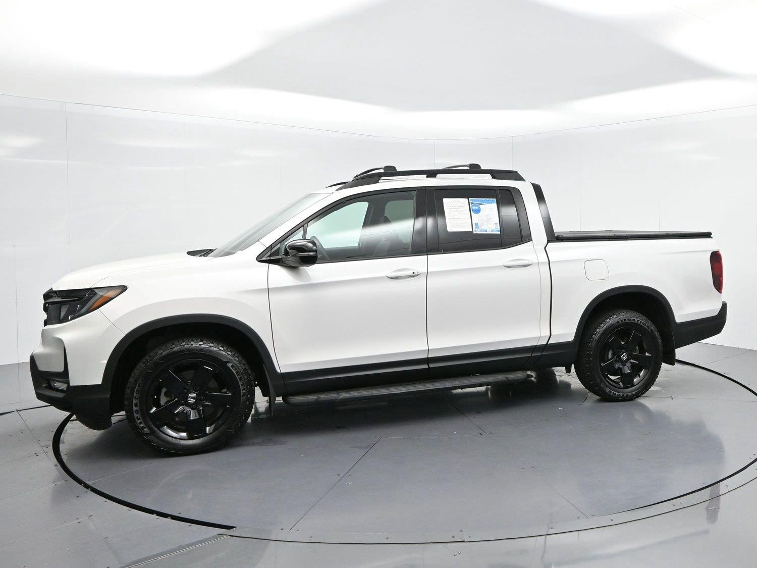 Used 2025 White Honda Black Edition image 4
