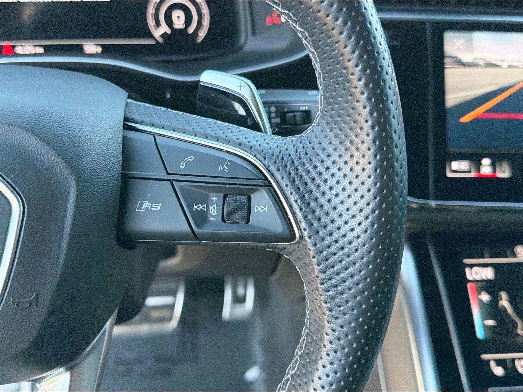 2022 Audi RS Q8 Base - Photo 37