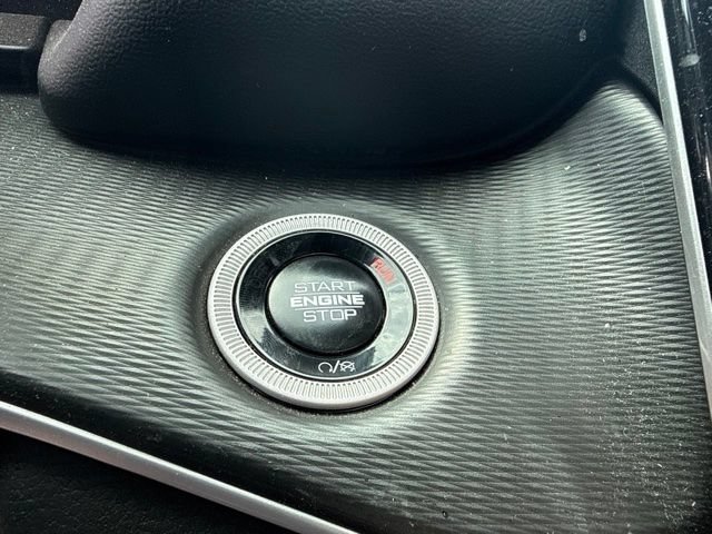 Used 2025 Diamond Black Crystal Pearlcoat Jeep Altitude X image 19