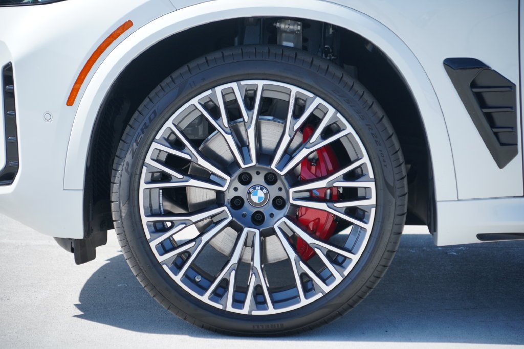 New 2026 Mineral White Metallic BMW xDrive40i image 6