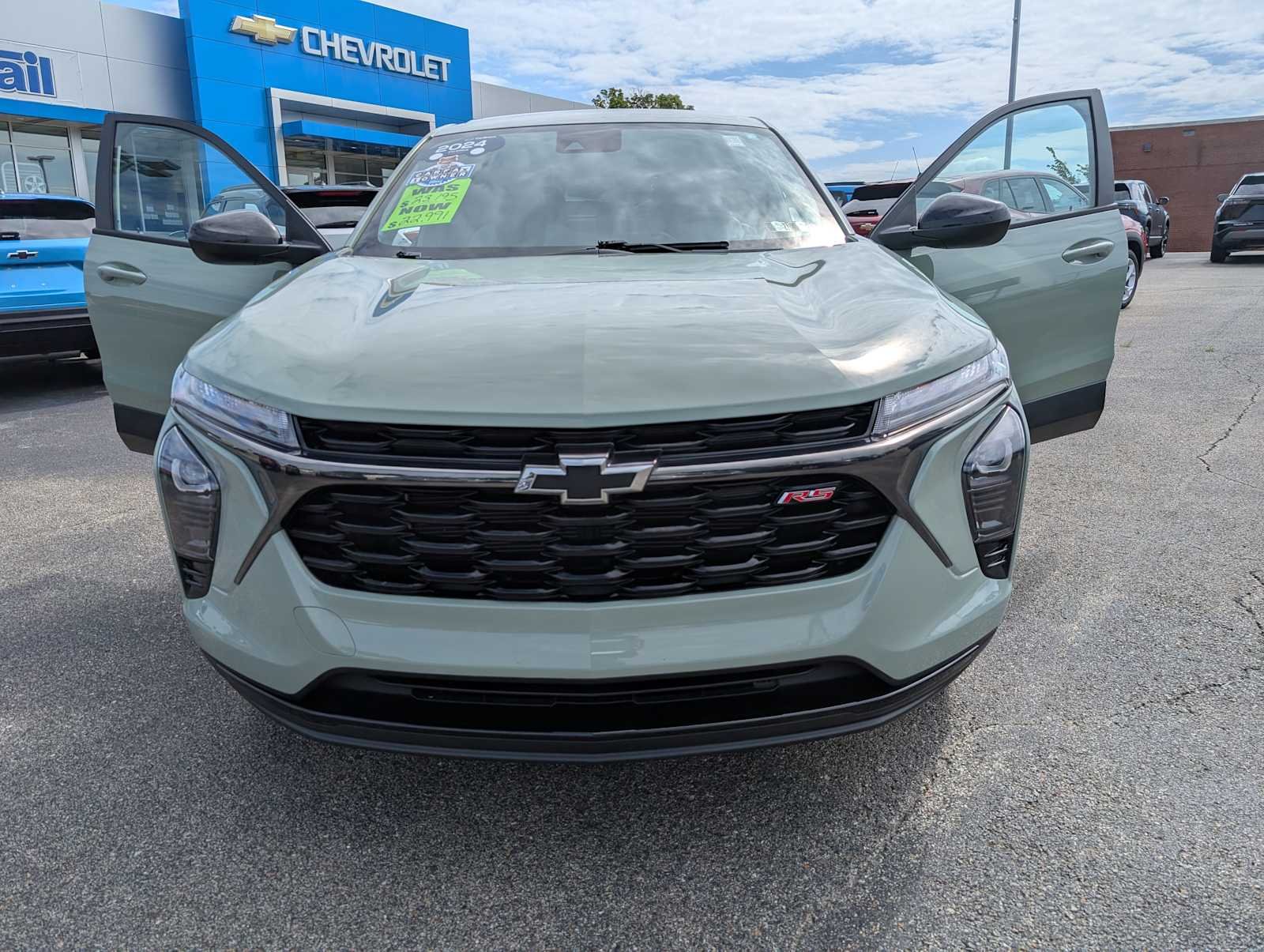 Certified Used 2024 Cacti Green Chevrolet 1RS image 15