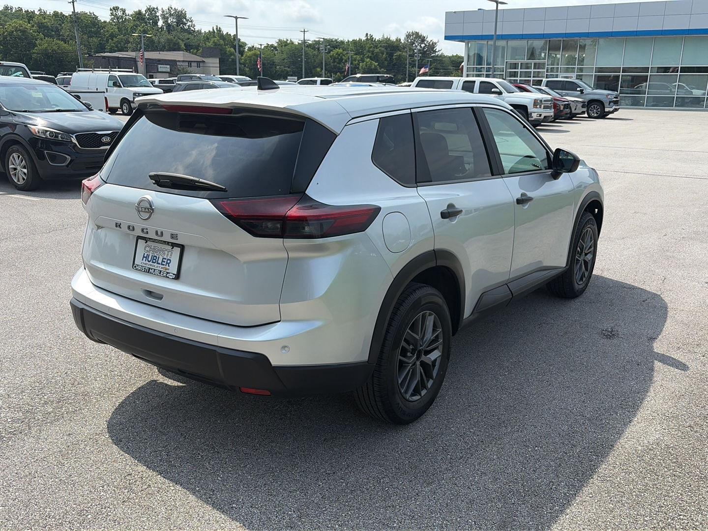 Used 2024  Nissan S image 4