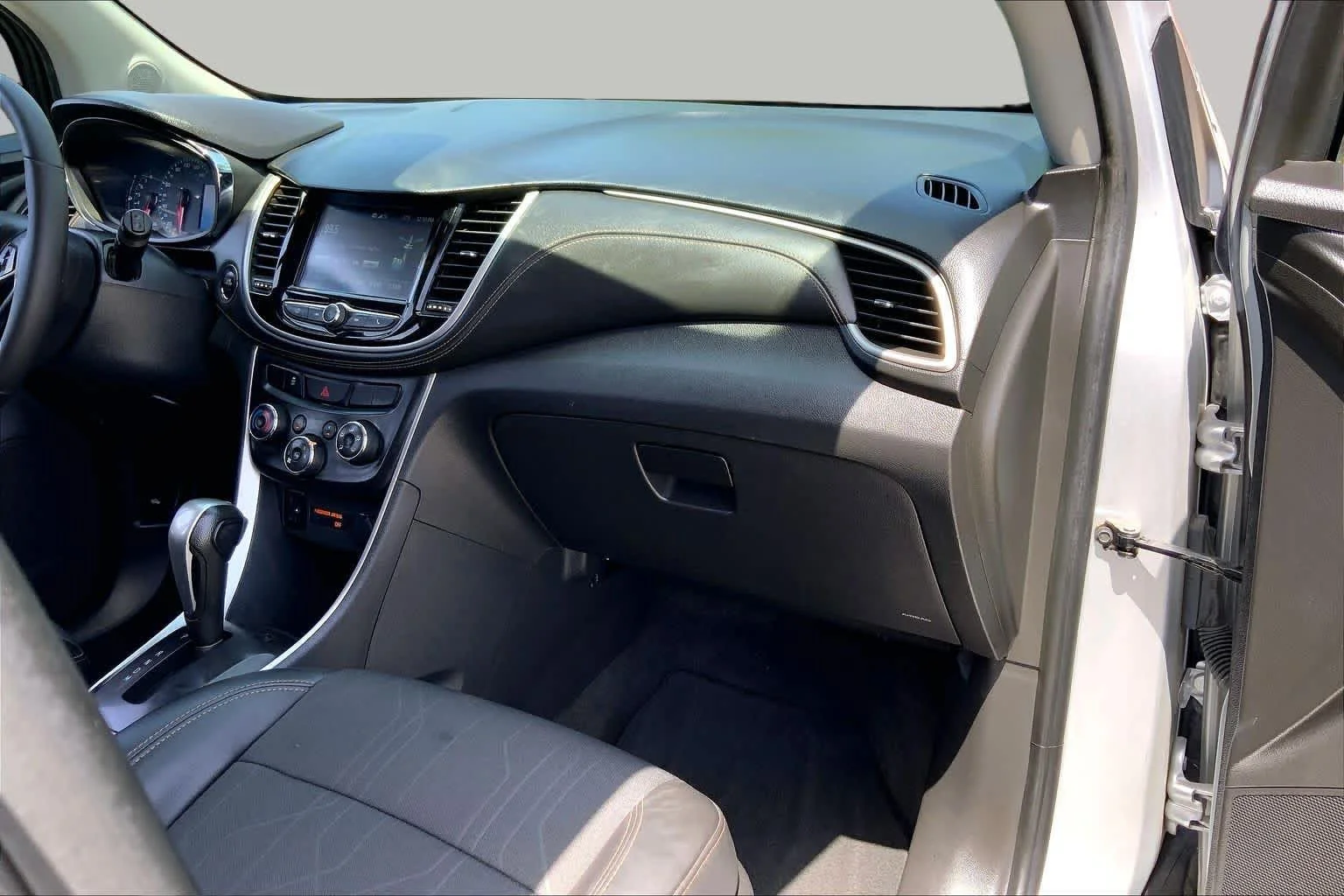 Used 2017 Silver Ice Metallic Chevrolet LT image 19