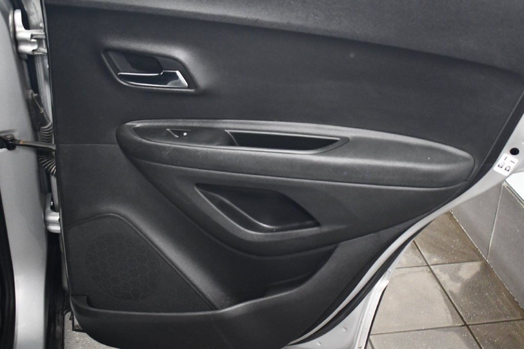 Used 2019 Silver Ice Metallic Chevrolet LT image 30