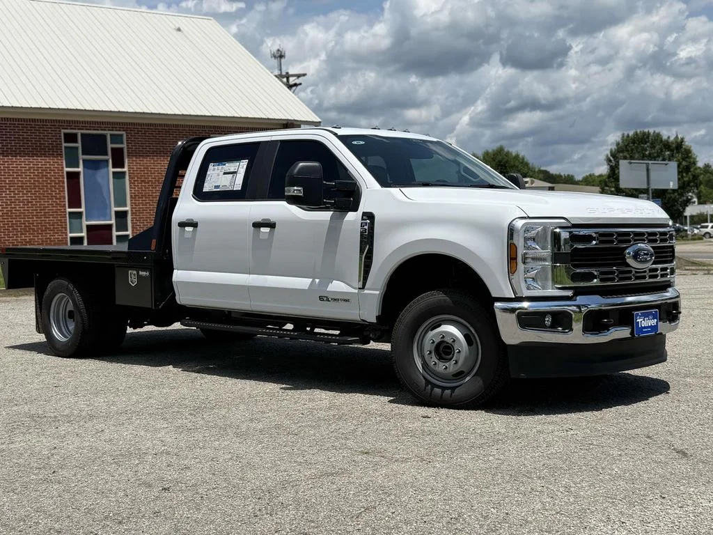 New 2026 Oxford White Ford F-350® XL image 2
