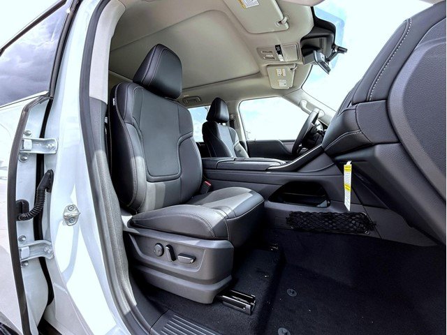 New 2026 RADIANT WHITE INFINITI Pure 4WD image 15